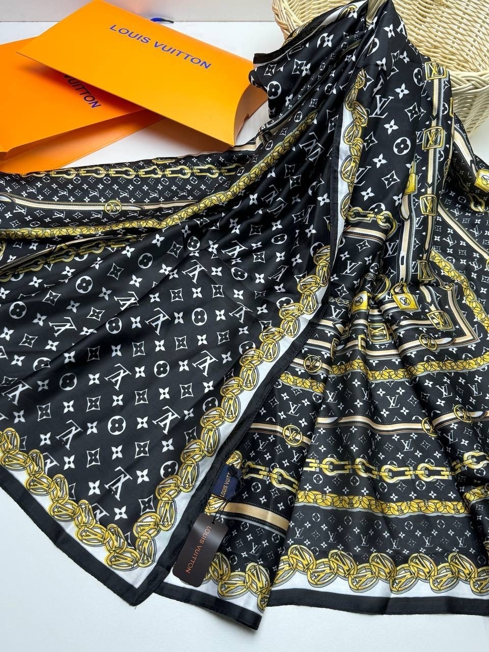 палантины dior,брендовый платок,платок диор,женские платки,шарфы и платки