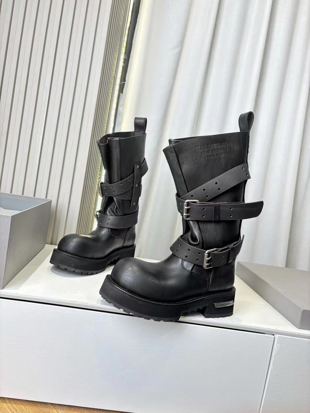 ,ботинки,женская ,сапоги на толстой подошве,женские ботинки