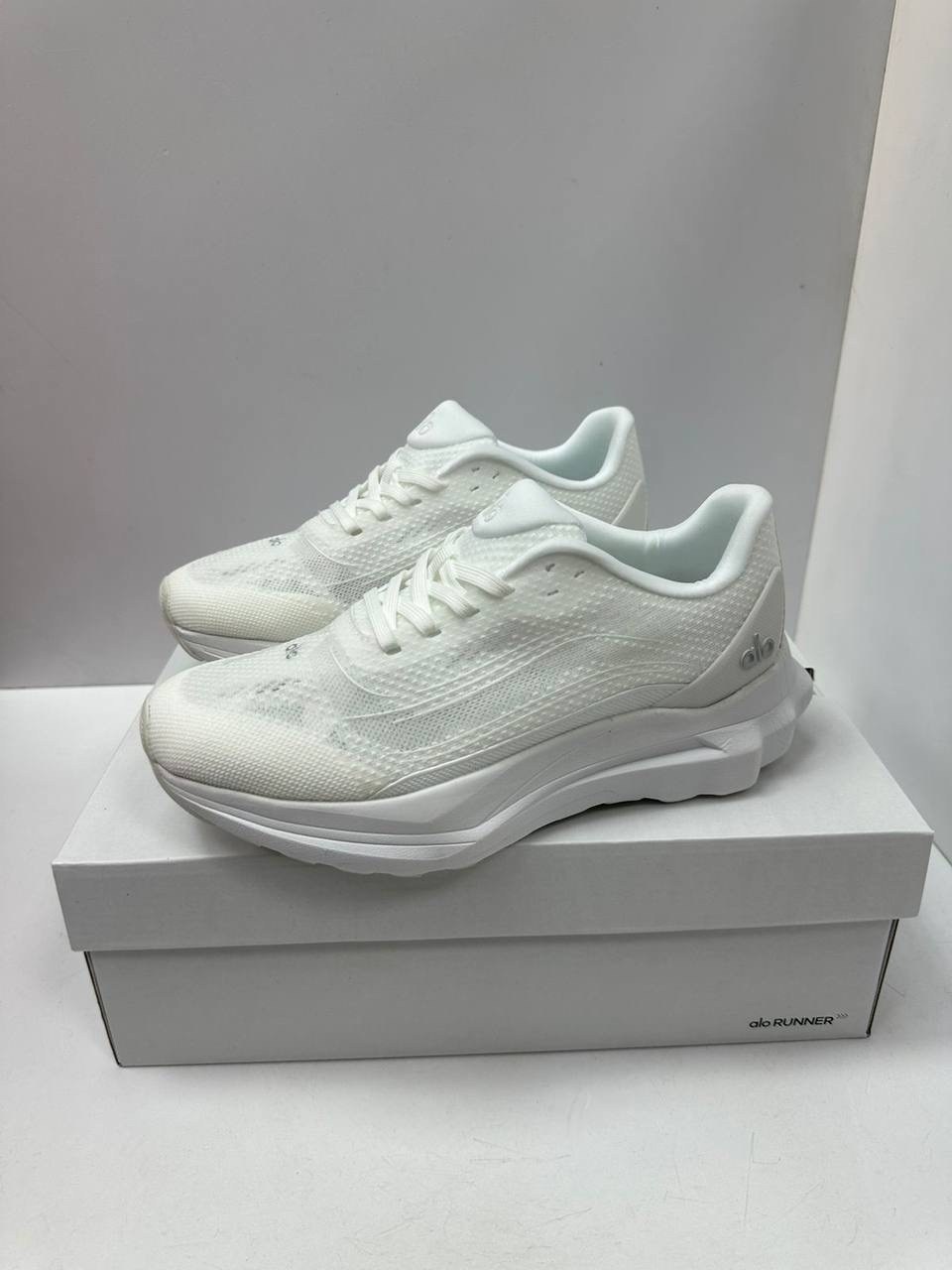 кроссовки alo,женские кроссовки,кроссовки,кроссовки для женщин,кроссовки женские брендовые