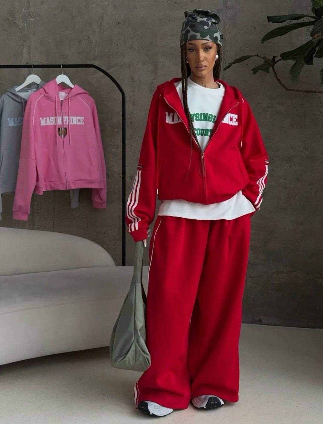 спортивный костюм,спортивный костюм женский,женский спортивный костюм adidas,костюм женский,красные спортивные костюмы