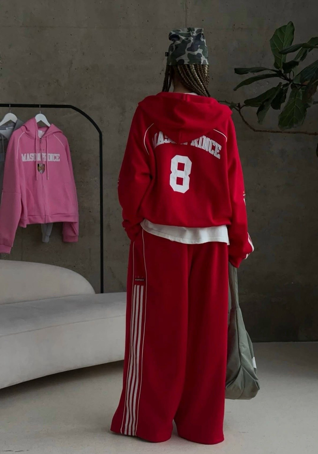 спортивный костюм,спортивный костюм женский,женский спортивный костюм adidas,костюм женский,красные спортивные костюмы