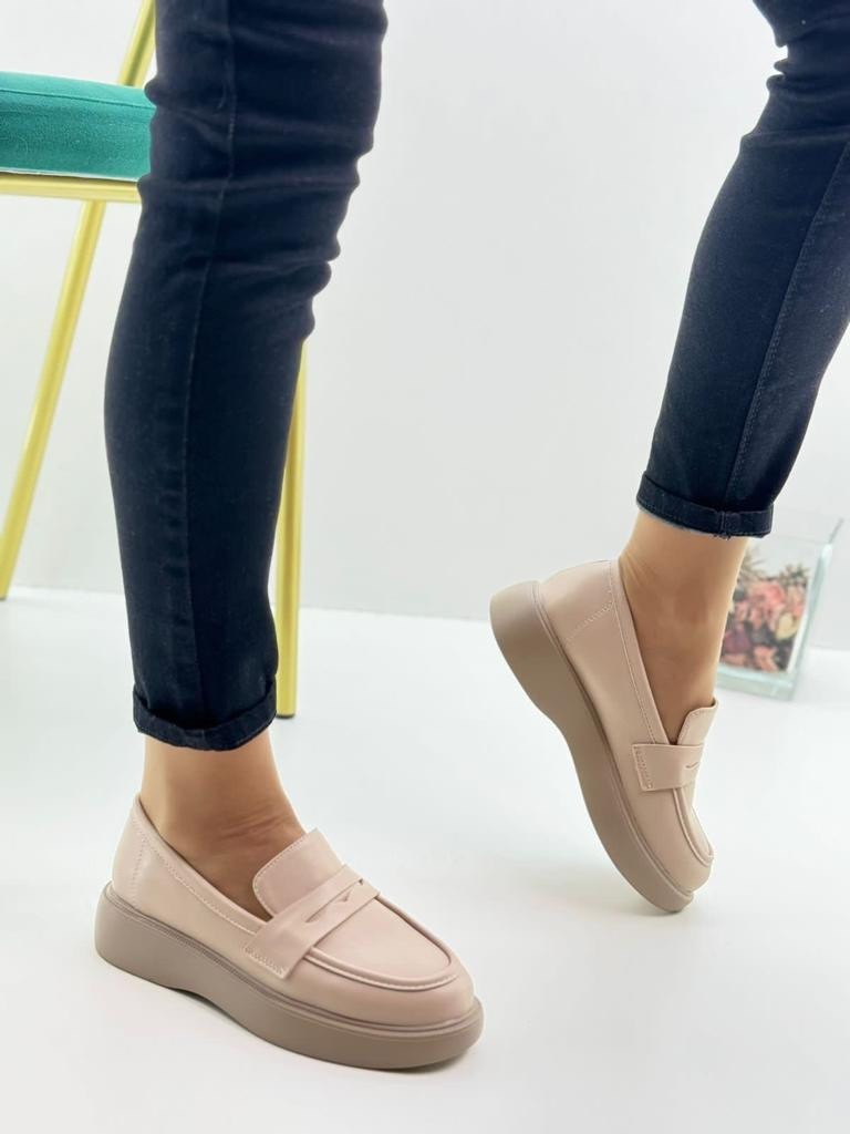 ,бежевые лоферы,лоферы женские,стильные лоферы,модные лоферы