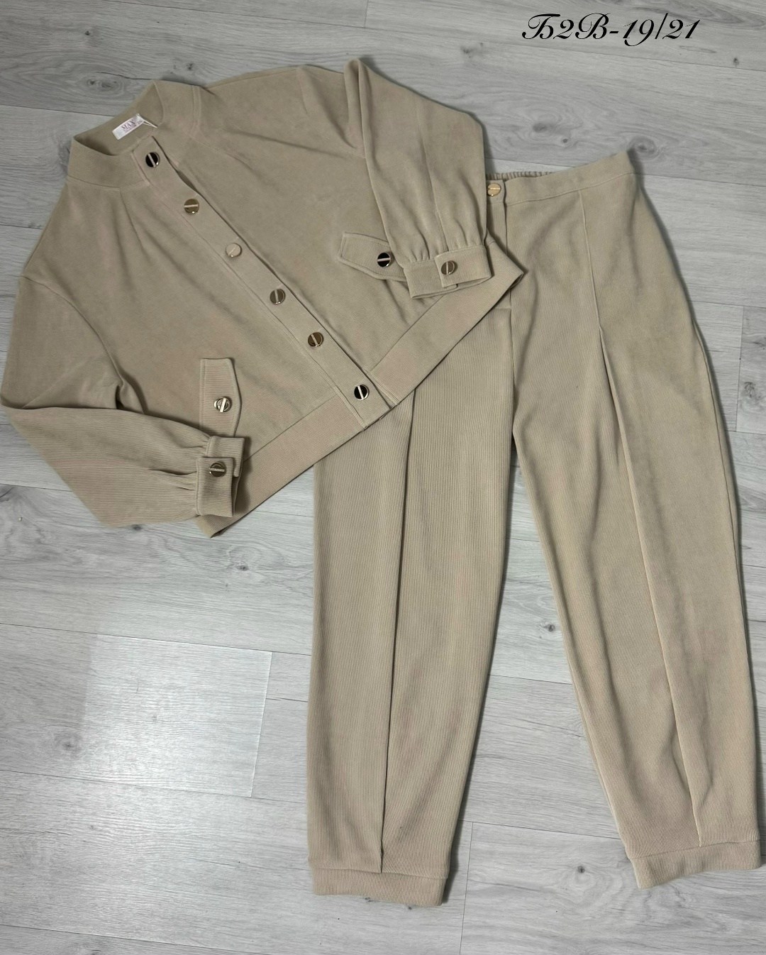 костюм женский,костюм с брюками,брючный костюм,костюм бежевый,костюм двойка вельвет