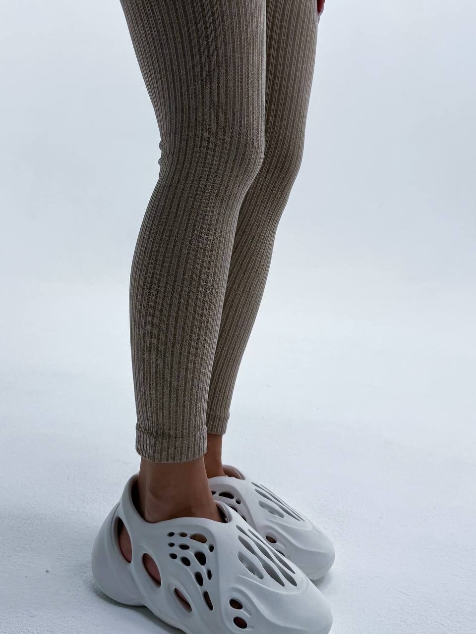 женские легинсы,бежевые лосины,леггинсы вязаные,леггинсы вязаные из верблюжьей шерсти,yas брюки плиссированные с завышенной талией и широким подолом бежевого цвета