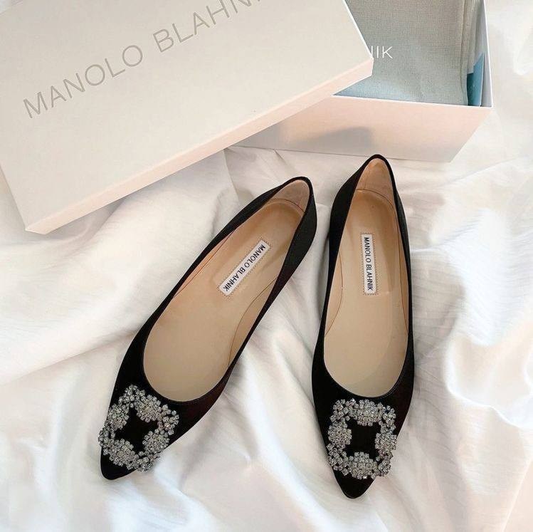 маноло бланик балетки,manolo blahnik туфли,туфли manolo blahnik hangisi,черные балетки,черные атласные балетки