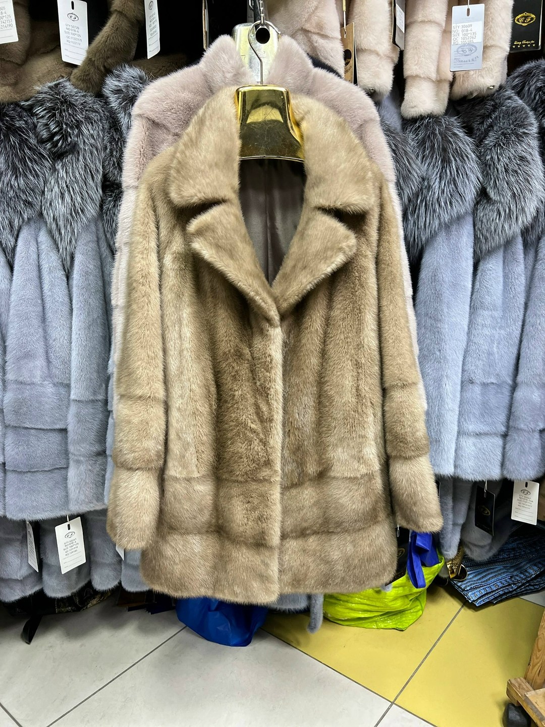 норковая шуба,шуба россия норка колотый лед,шуба no name норка размер 48/50 бежевый,шуба норковая шикарная пастель,шуба