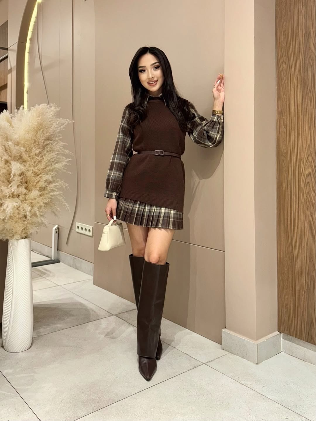 жилет с поясом,вязаная жилетка,женская жилетка,жилетка с рубашкой,жилет повседневный