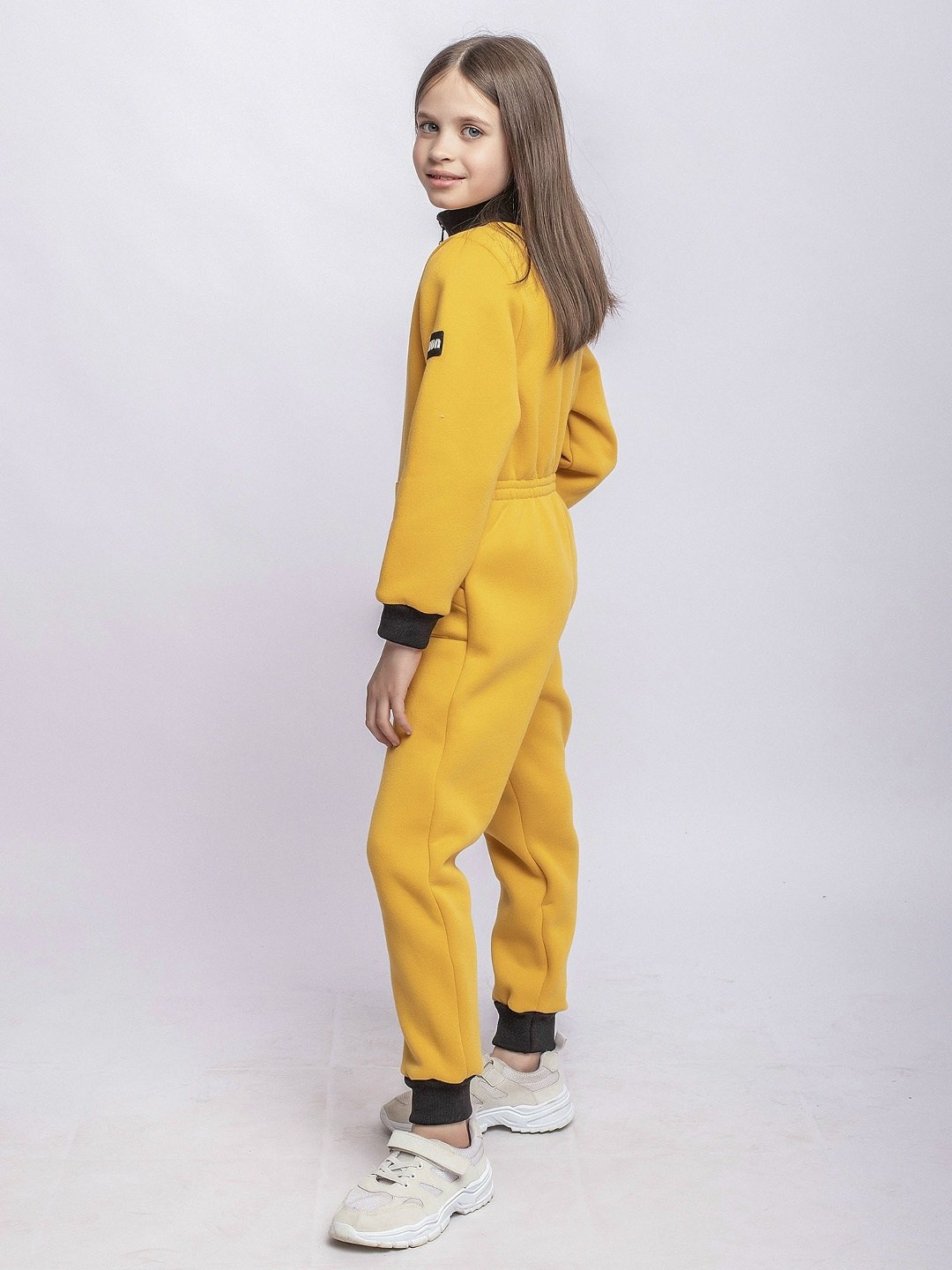 горчичный комбинезон детский,комбинезон из футера детский,комбинезон детский,девушка в комбинезоне,россия комбинезон из футера