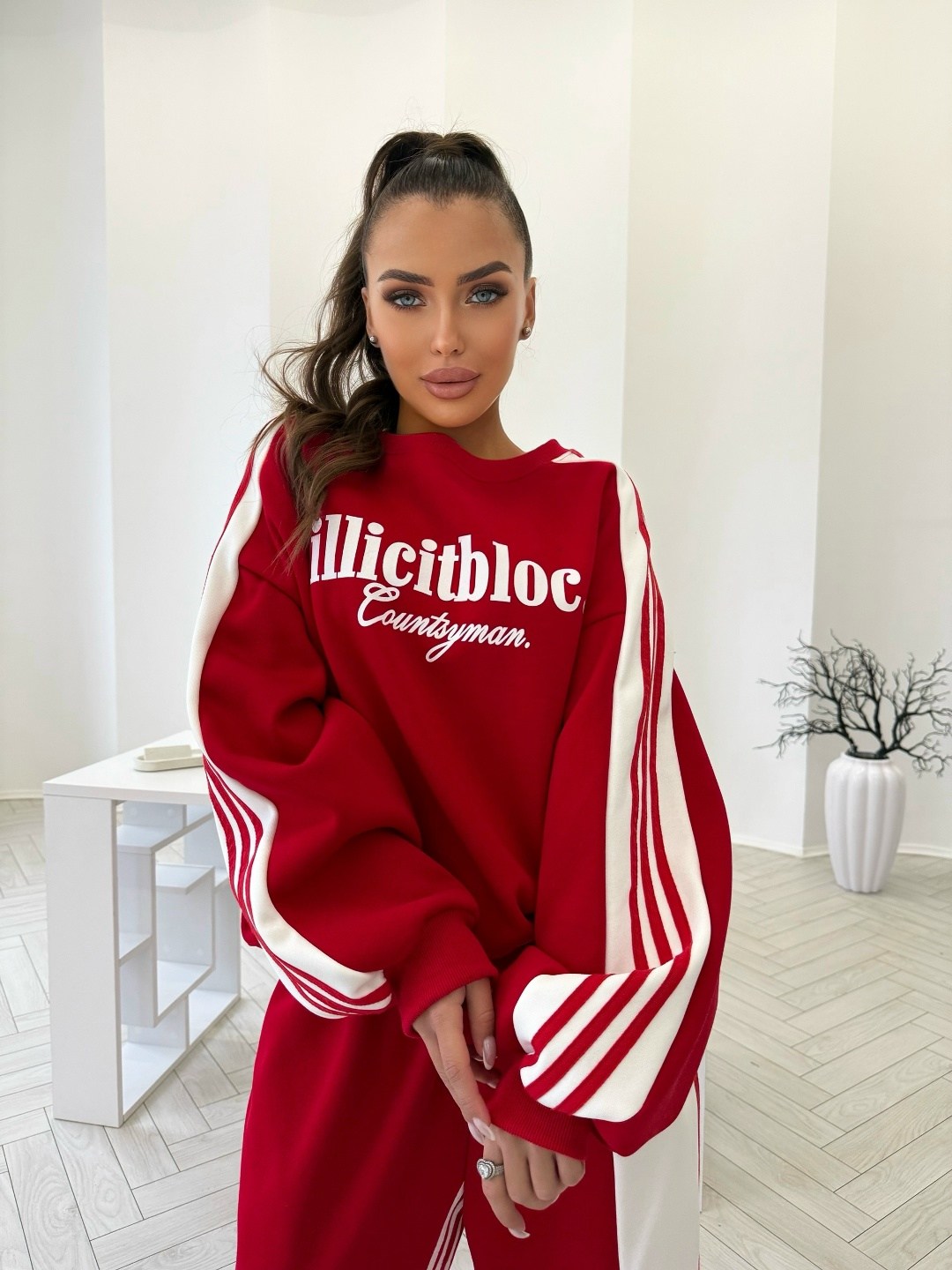 костюм спортивный женский,костюм женский,спортивный костюм,стильный спорт костюм,красный спортивный костюм женский