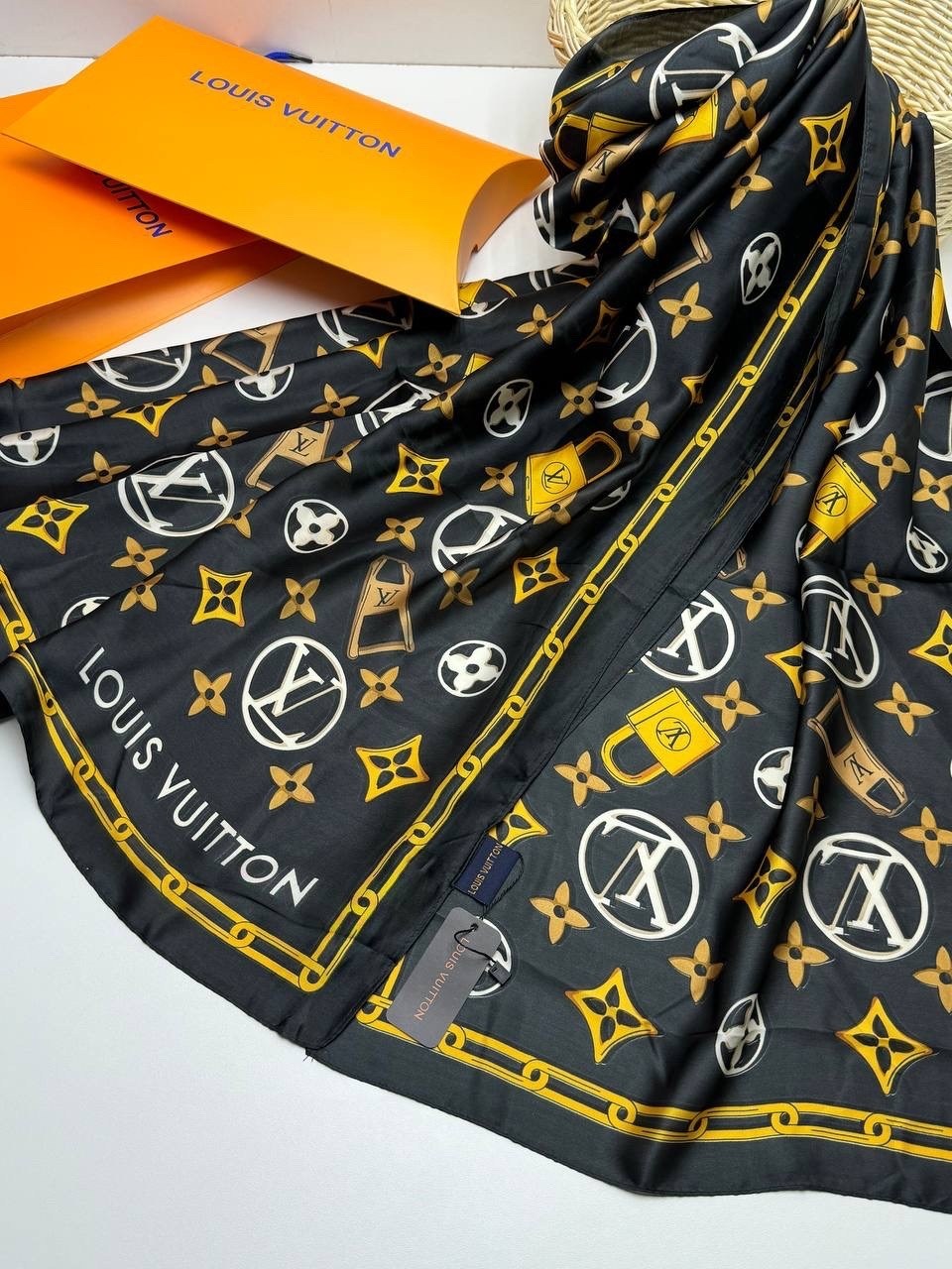 платки шелковые,женские платки,платок chanel,брендовый платок,шарфы и платки