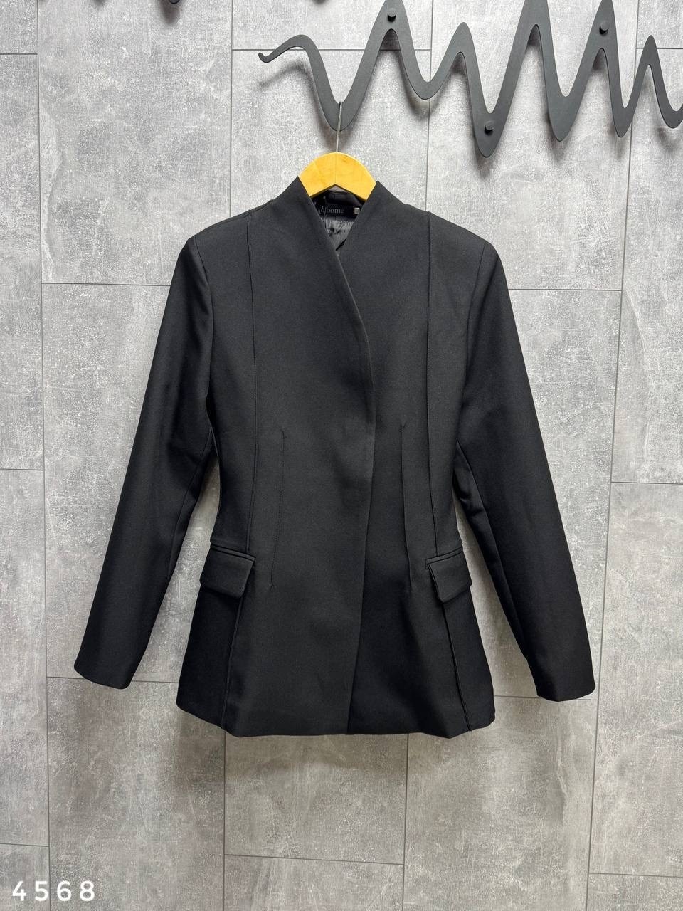 жакет приталенный,жакет с баской,пиджак женский приталенный с баской чёрный,костюм женский,пиджак приталенный с баской