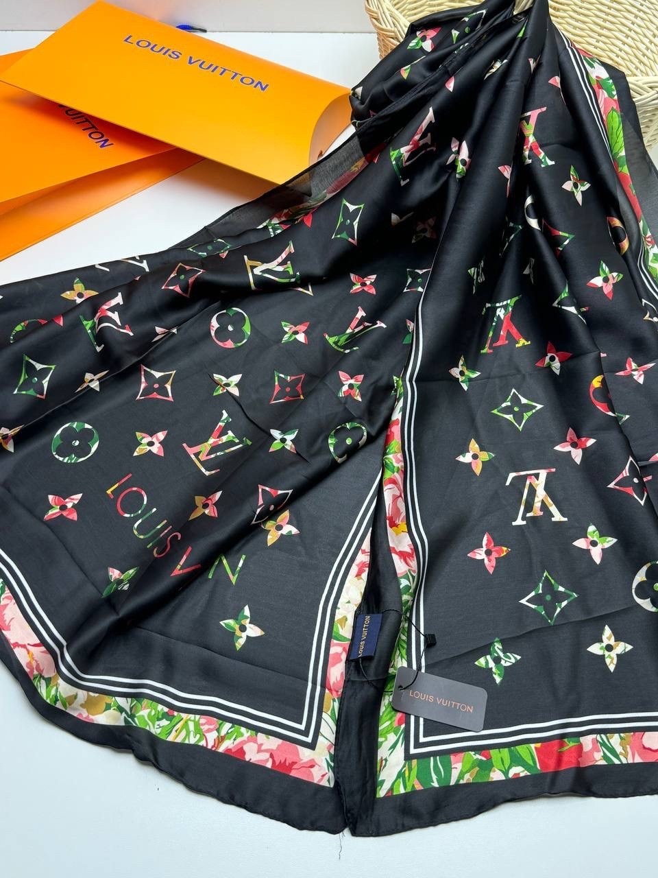 брендовый женский палантин louis vuitton,платок louis vuitton,шарф шелковый,шарфы и платки,платок луи виттон