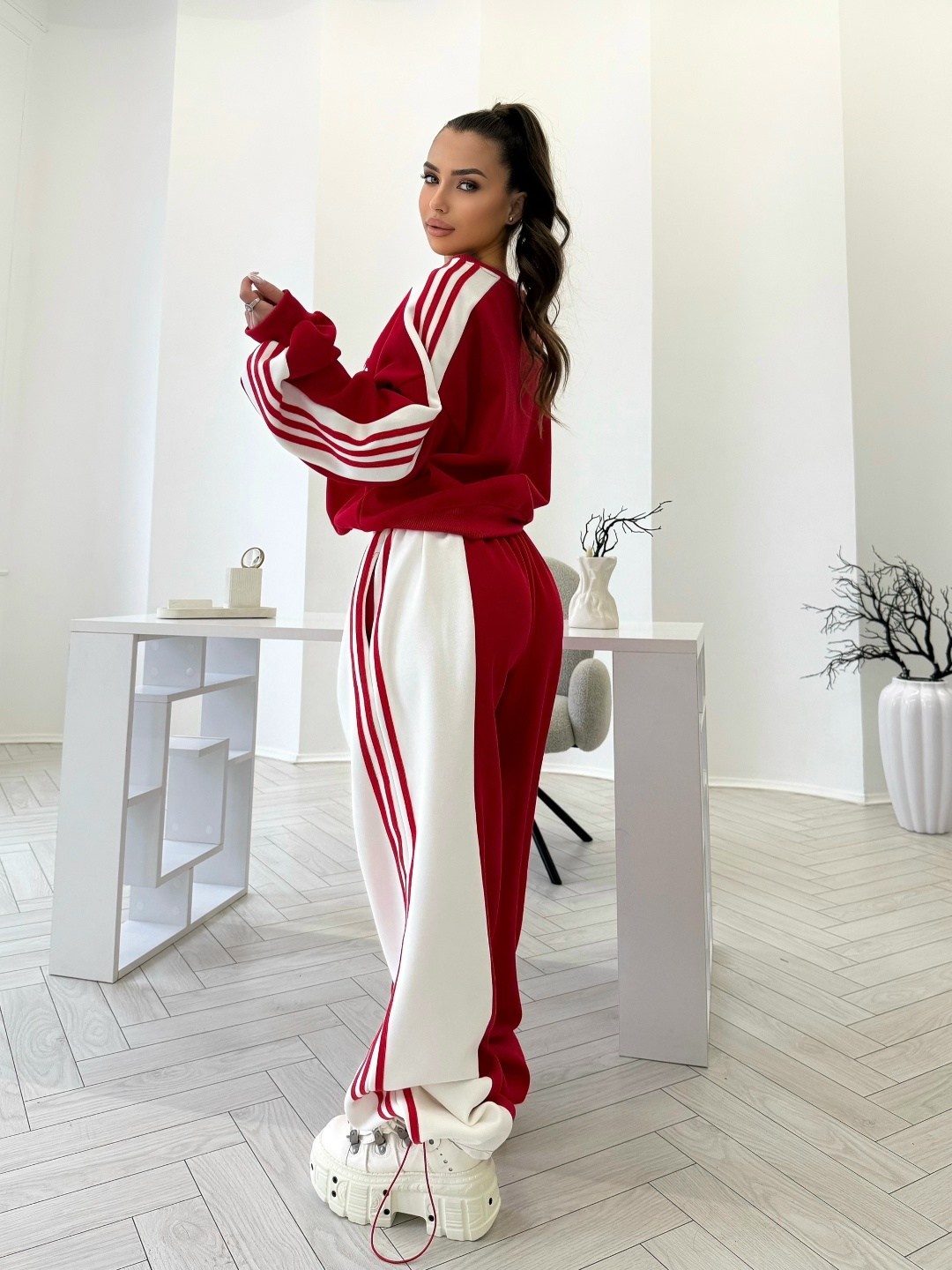 костюм спортивный женский,костюм женский,спортивный костюм,стильный спорт костюм,красный спортивный костюм женский