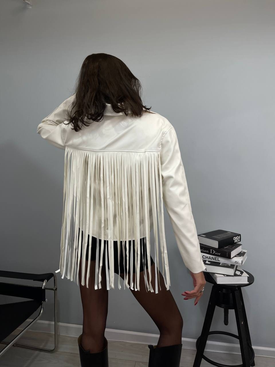 женская кожаная куртка с бахромой,джинсовка с бахромой зара белая,куртка с бахромой,кожаная куртка с бахромой,косуха с бахромой