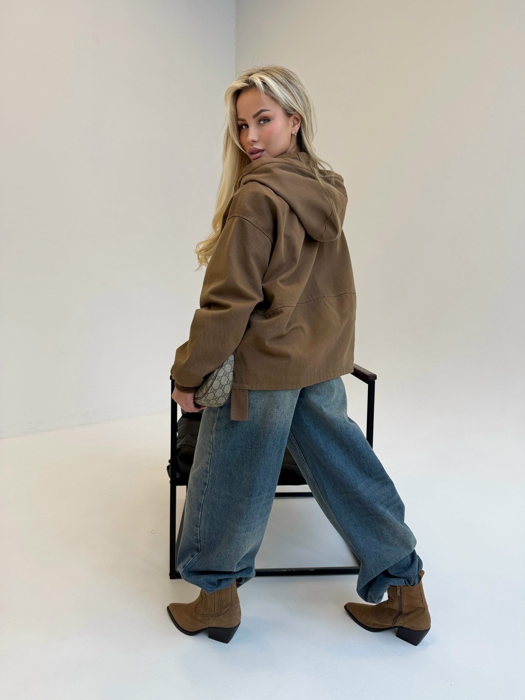 кожаная куртка,куртка,женская куртка,женская куртка демисезонная,куртка кожаная стильная