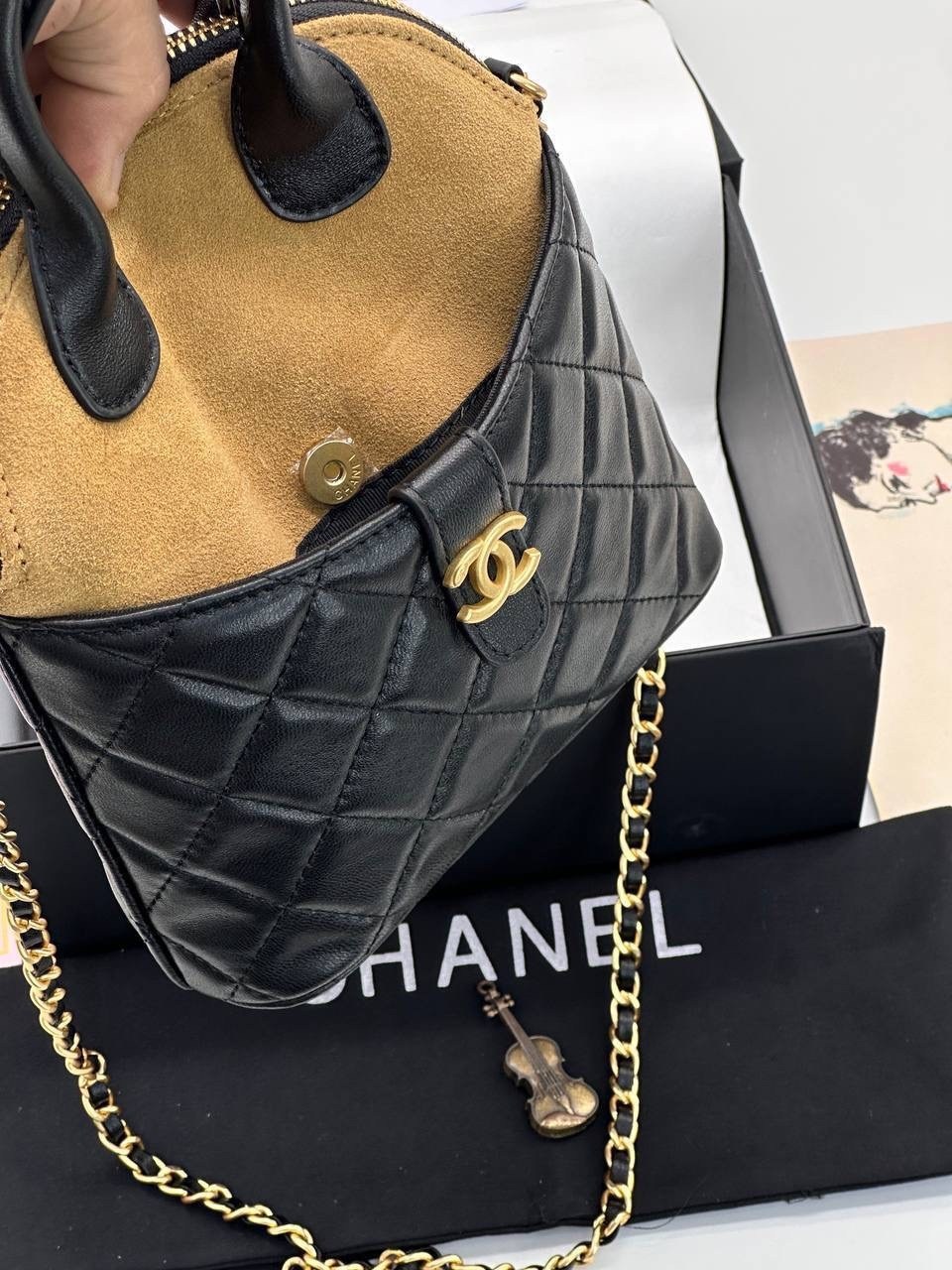 сумка женская chanel,сумка chanel,сумочка chanel,сумка chanel сумка chanel,женская замшевая сумка chanel shopping bag бежевая с черным