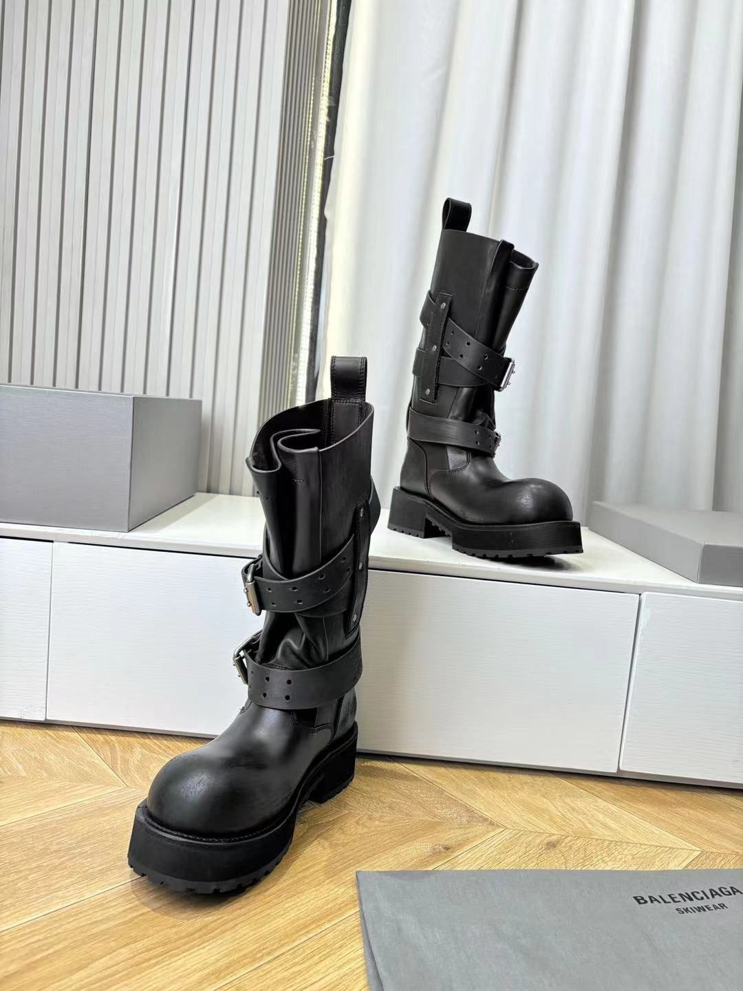 ,ботинки,женская ,сапоги на толстой подошве,женские ботинки