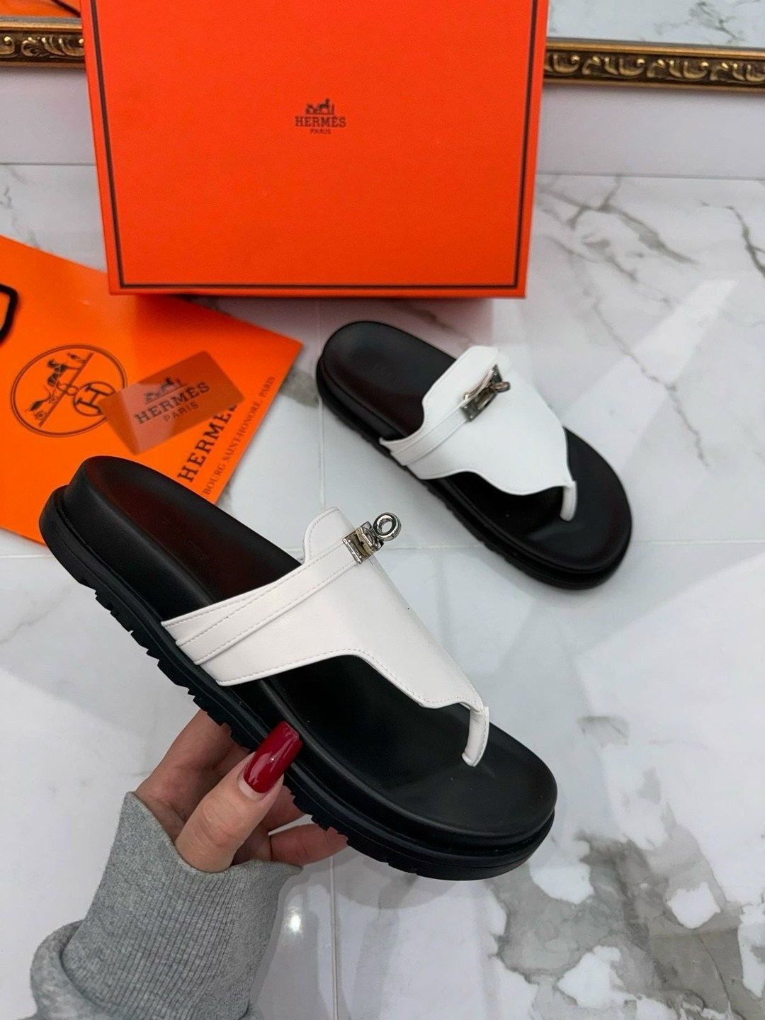 сандалии hermes,шлепанцы hermes,шипры черные сандали hermes,hermes шлепки,шлепки hermes мужские