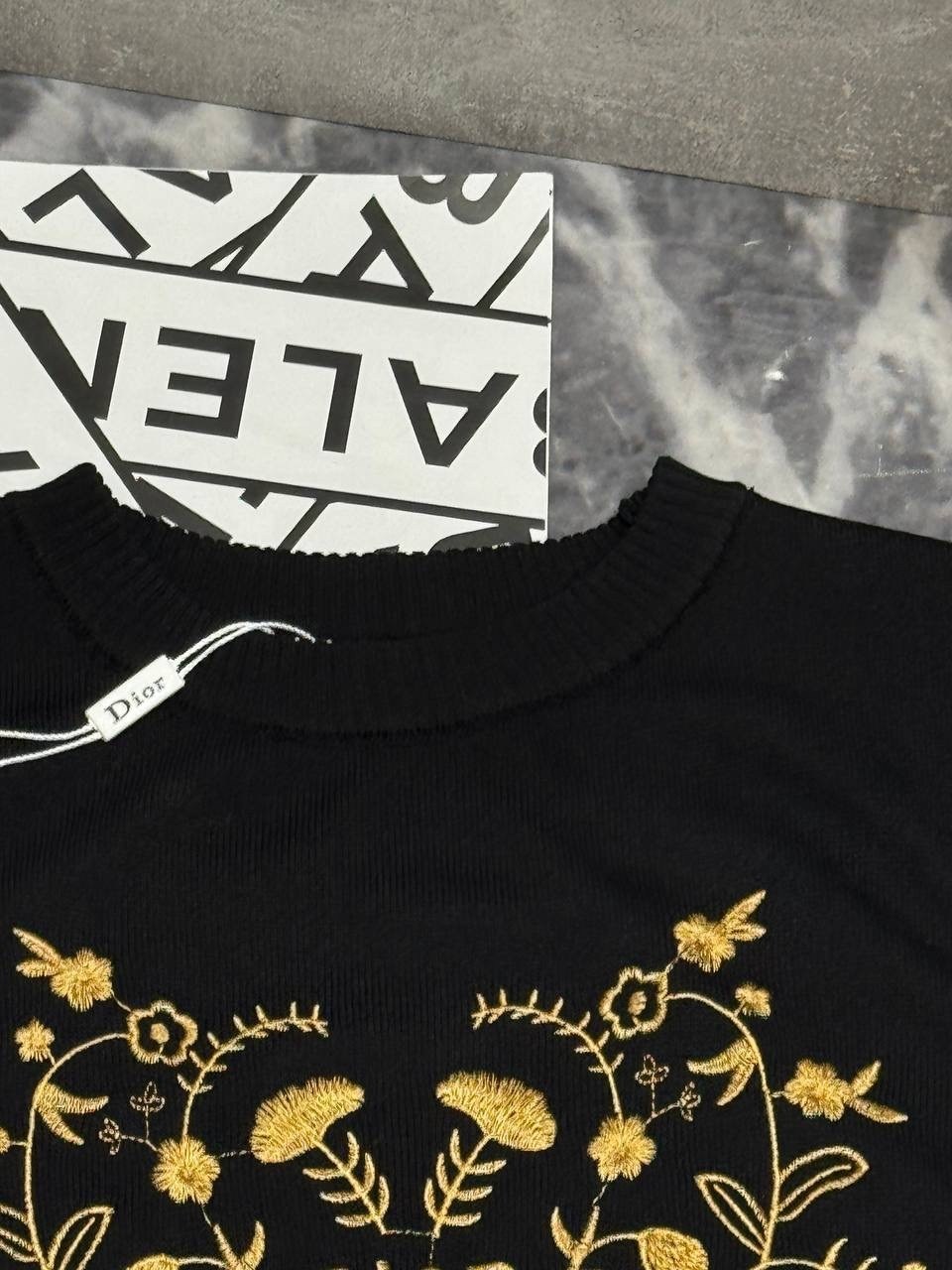 свитера женские,футболки модные,джемпер женские,свитер с вышивкой