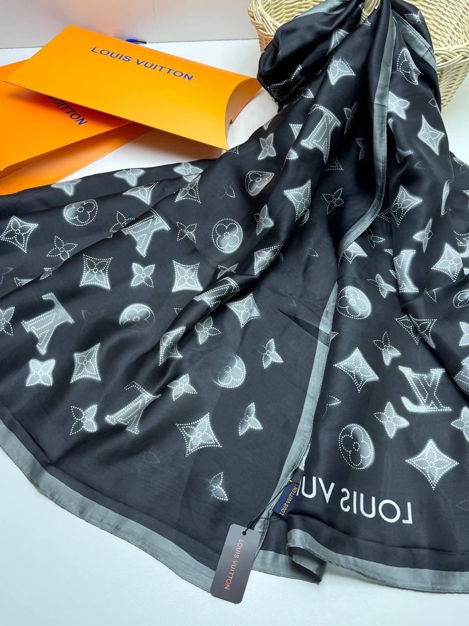 брендовый женский палантин louis vuitton,платок louis vuitton,шарф шелковый,шарфы и платки,платок луи виттон