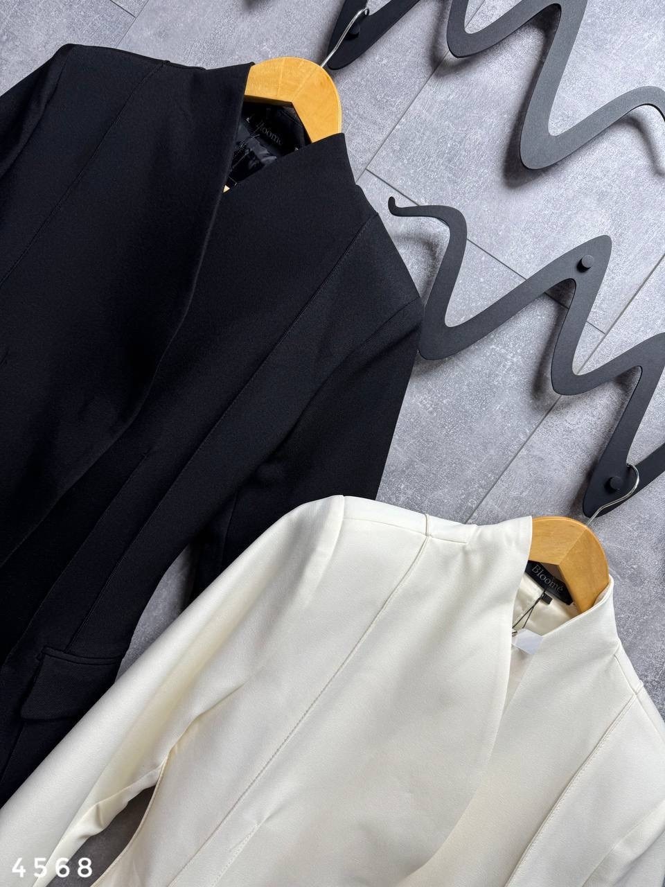 жакет приталенный,жакет с баской,пиджак женский приталенный с баской чёрный,костюм женский,пиджак приталенный с баской