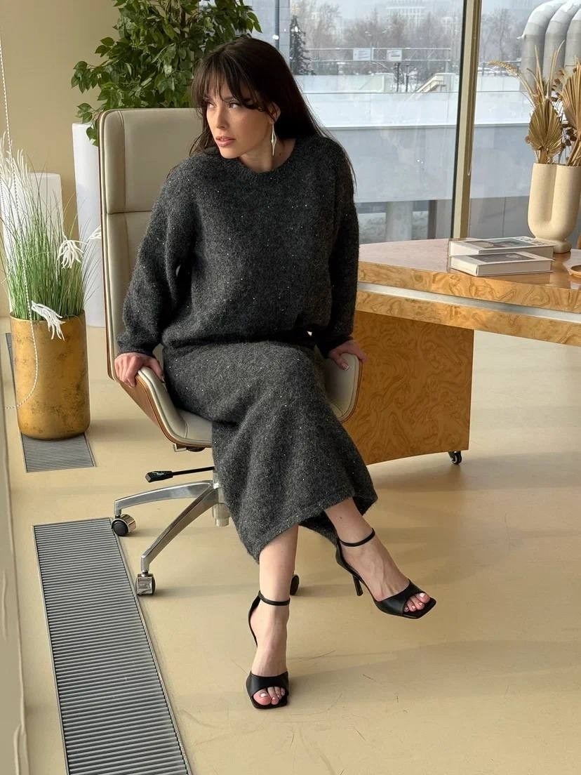 костюм вязаный тёмно-серый,трикотажный костюм,вязаный костюм,женский вязаный костюм из искусственной норки,костюм с юбкой трикотажный
