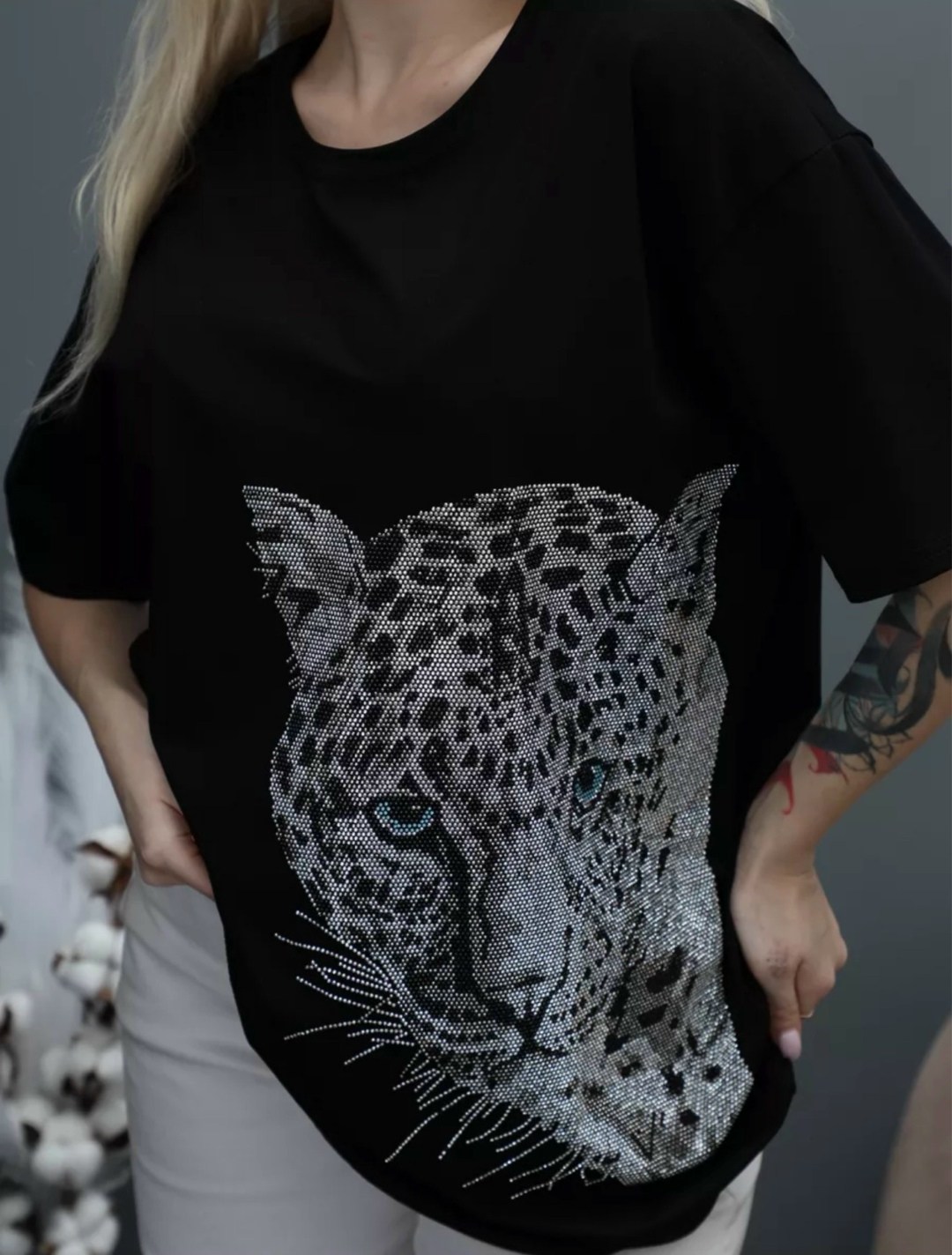 футболка оверсайз со стразам,футболка оверсайз с принтом со стразами,футболка женская оверсайз со стразами,футболки женские оверсайз,футболка оверсайз базовая со стразами