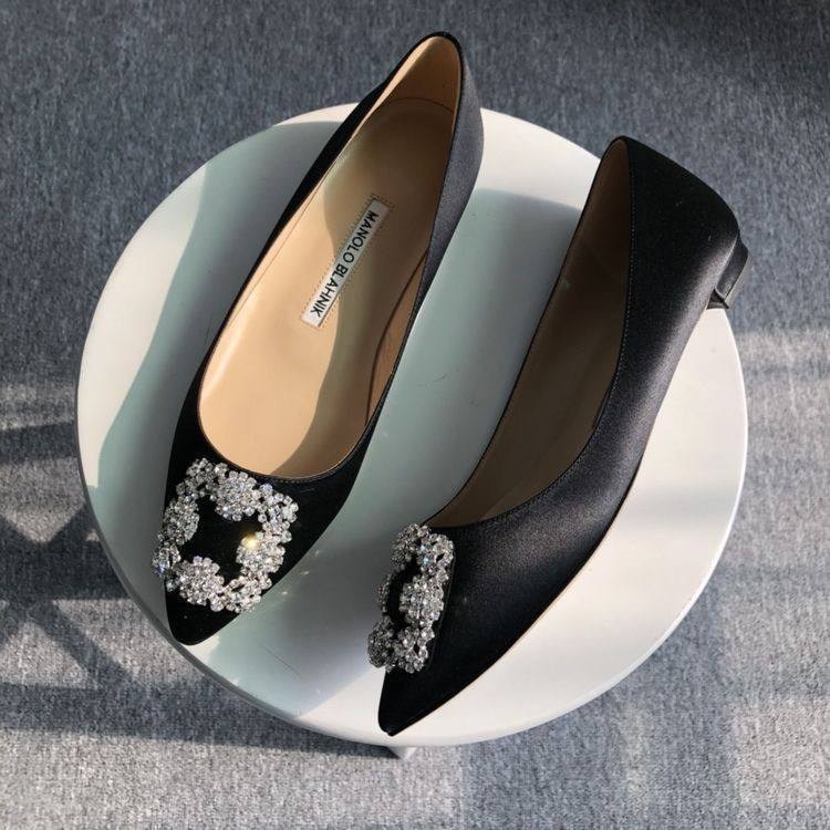 маноло бланик балетки,manolo blahnik туфли,туфли manolo blahnik hangisi,черные балетки,черные атласные балетки