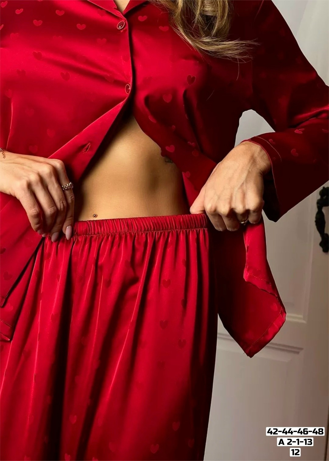 пижама с брюками и рубашкой шелковая amenue цвет красный,пижама с брюками и рубашкой шелковая amenue,женская пижама из японского шелка арт.487549,сатиновая пижама с брюками,пижама женская со штанами ш