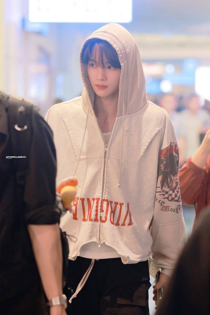 txt beomgyu,sungchan,gray hoodie,a hoodie,jung sungchan