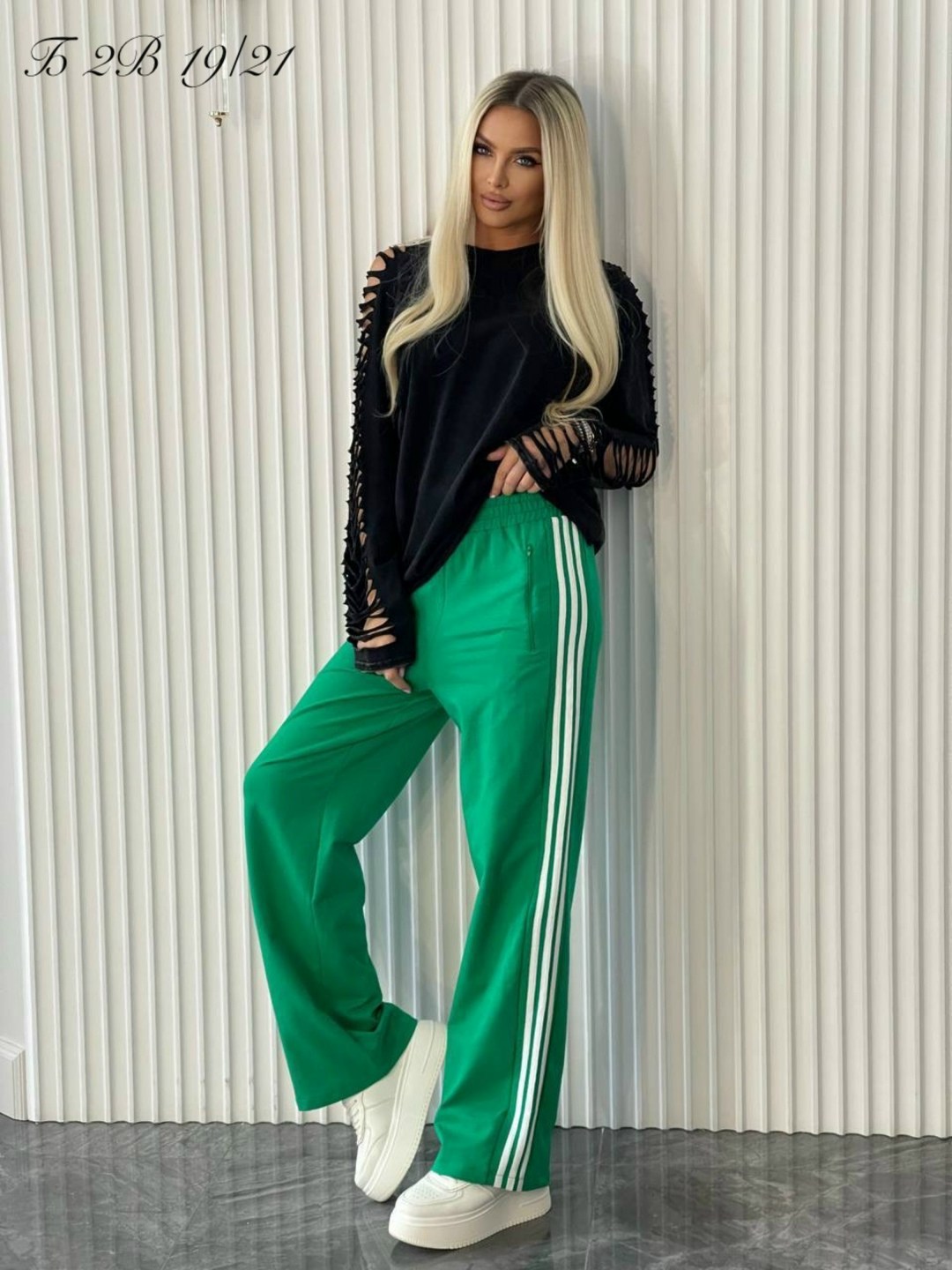 свободные спортивные брюки firebird adidas originals зеленый,adidas originals спортивные брюки,зеленые спортивные брюки adidas originals adicolor firebird,зеленые спортивные брюки adidas originals fir