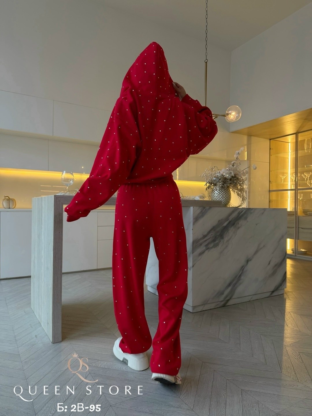 спортивный костюм со стразами,спортивный костюм со стразами emlis,костюм женский спортивный со стразами,костюм трикотажный с капюшоном со стразами aisha comfort,костюм стразы