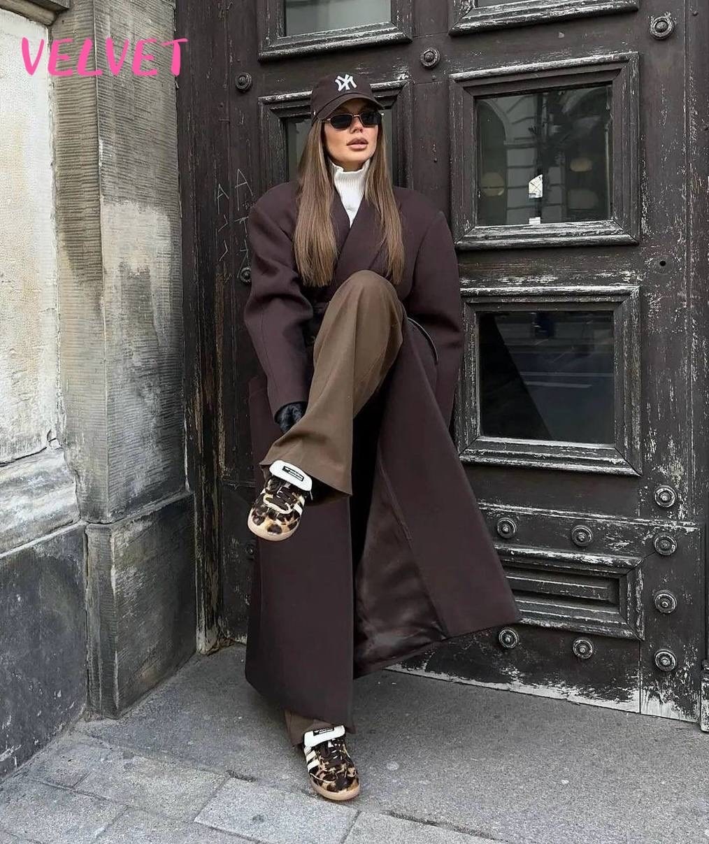 пальто,образ с коричневым пальто,длинные пальто,коричневое пальто,пальто тренд 2026 женское