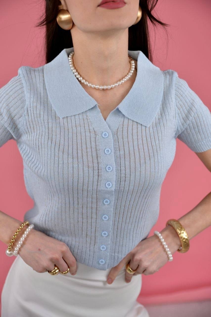 женский свитер,свитер,трикотажная рубашка,голубая кофточка с коротким рукавом поло на пуговицах рубчик eva chelu,кофточка