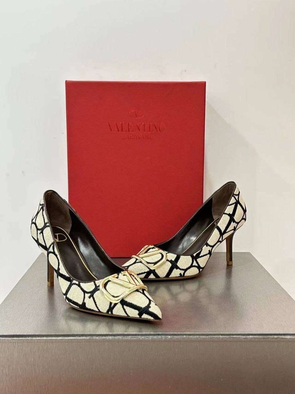 лодочки валентино,valentino туфли,туфли от валентино,туфли valentino garavani 5609022,valentino туфли valentino