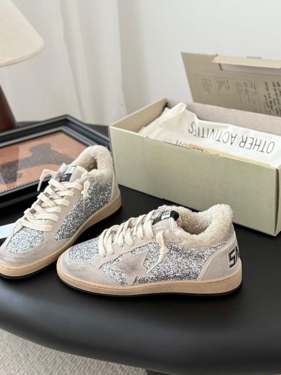 кеды зимние с натуральным мехом golden goose premium shoes,кеды женские golden goose a116527 зимние с мехом серебристые,golden goose кроссовки,женские кожаные кроссовки golden goose ball star premium