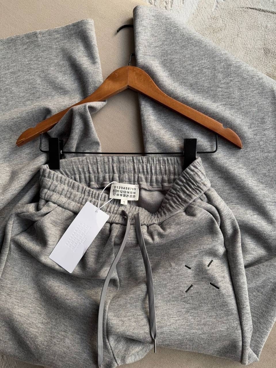 спортивные брюки,широкие брюки,брюки в спортивном стиле,широкие штаны,спортивные штаны