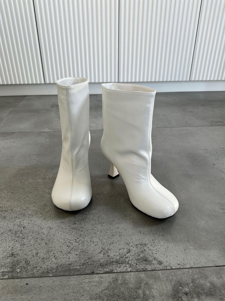 ботильоны модные,белые ботильоны,ботильоны женские,женские ботильоны с острым носком,женская