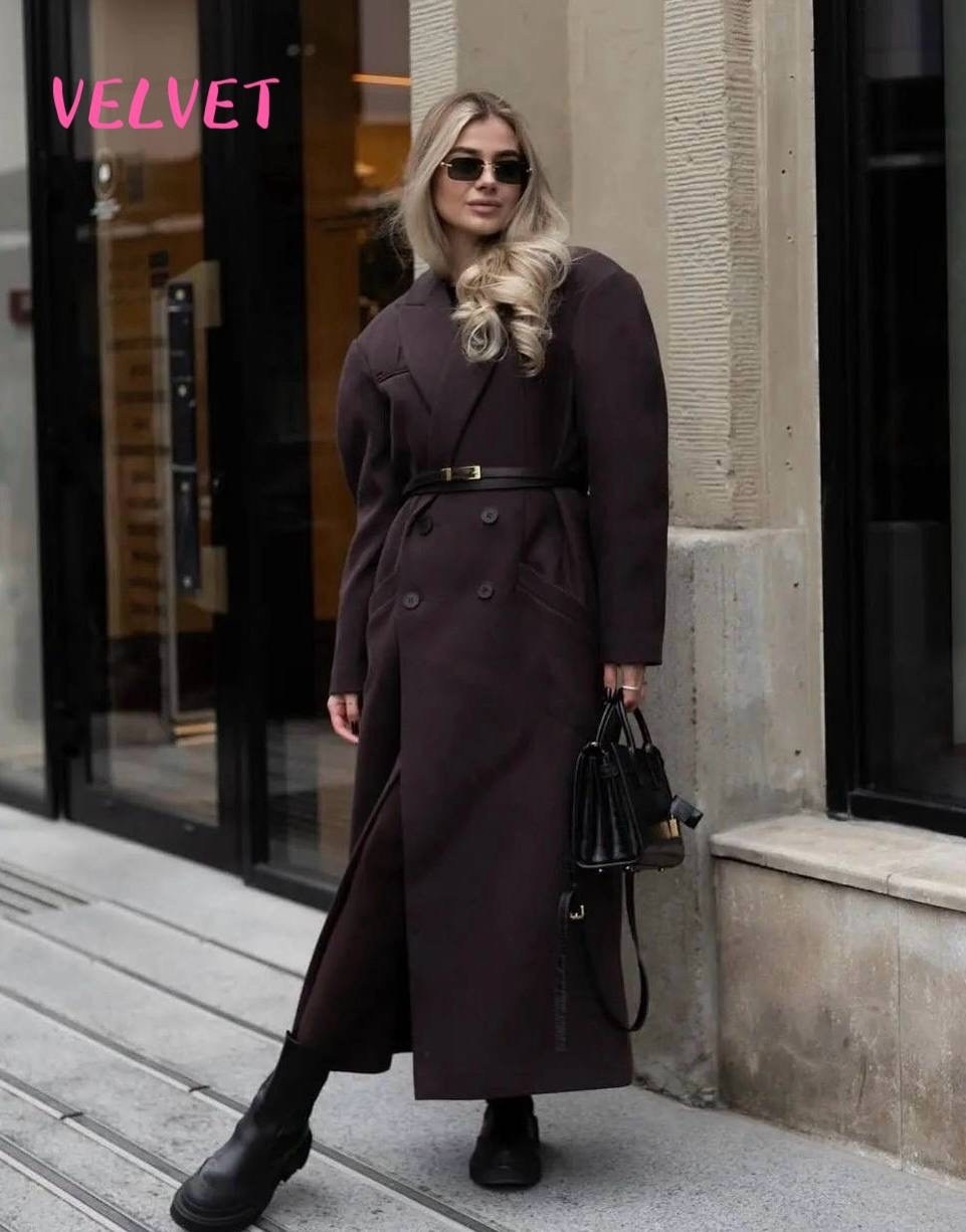 пальто,образ с коричневым пальто,длинные пальто,коричневое пальто,пальто тренд 2026 женское
