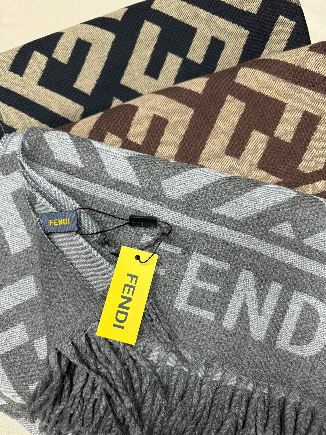 шарф fendi,женский кашемировый шарф fendi,fendi палантин,шарф фенди,шарф фенди кашемир