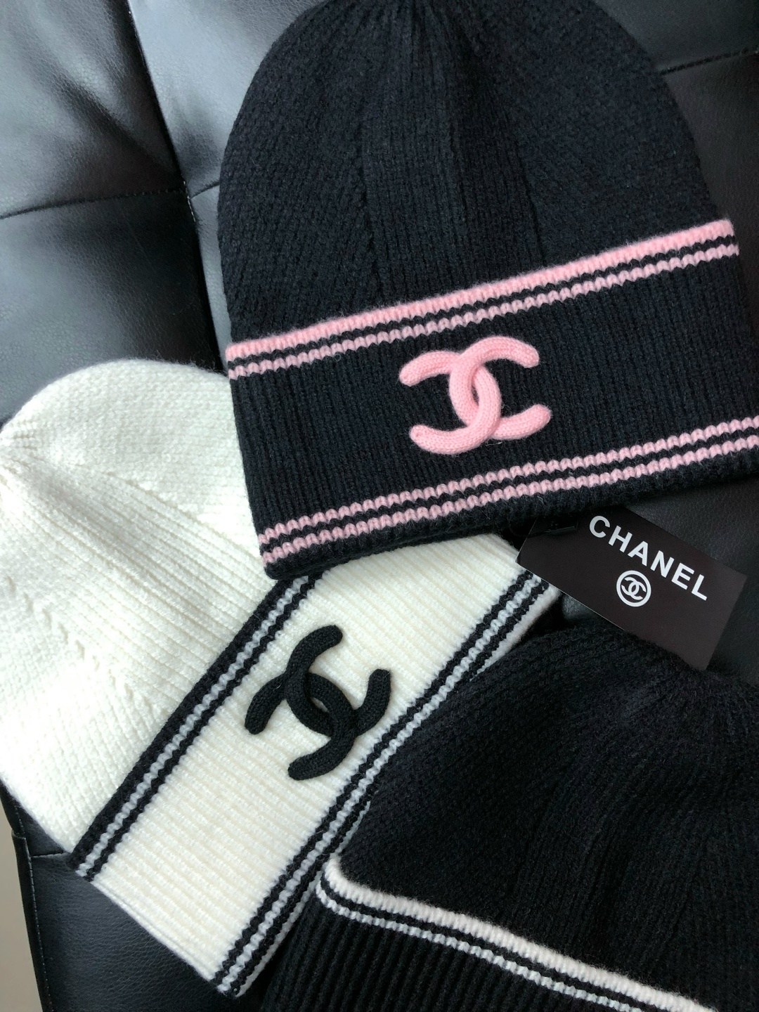 шапка chanel,модная вязаная шапка в стиле chanel copy 1:1,вязаные эластичные шапки bini chanel,шапка шанель,вязаная шапка chanel