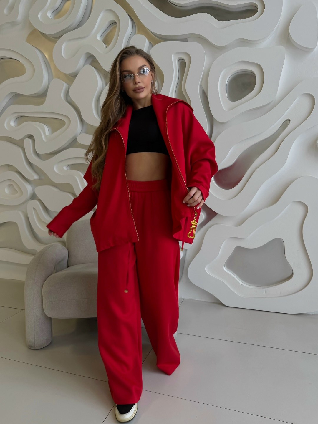 костюм с капюшоном и брюками палаццо из качественного футера twok 300912 красный,костюм dilanavip 2065 красный,стильный костюм,костюм брючный 3921 люше,костюм dilana vip 2065 красный