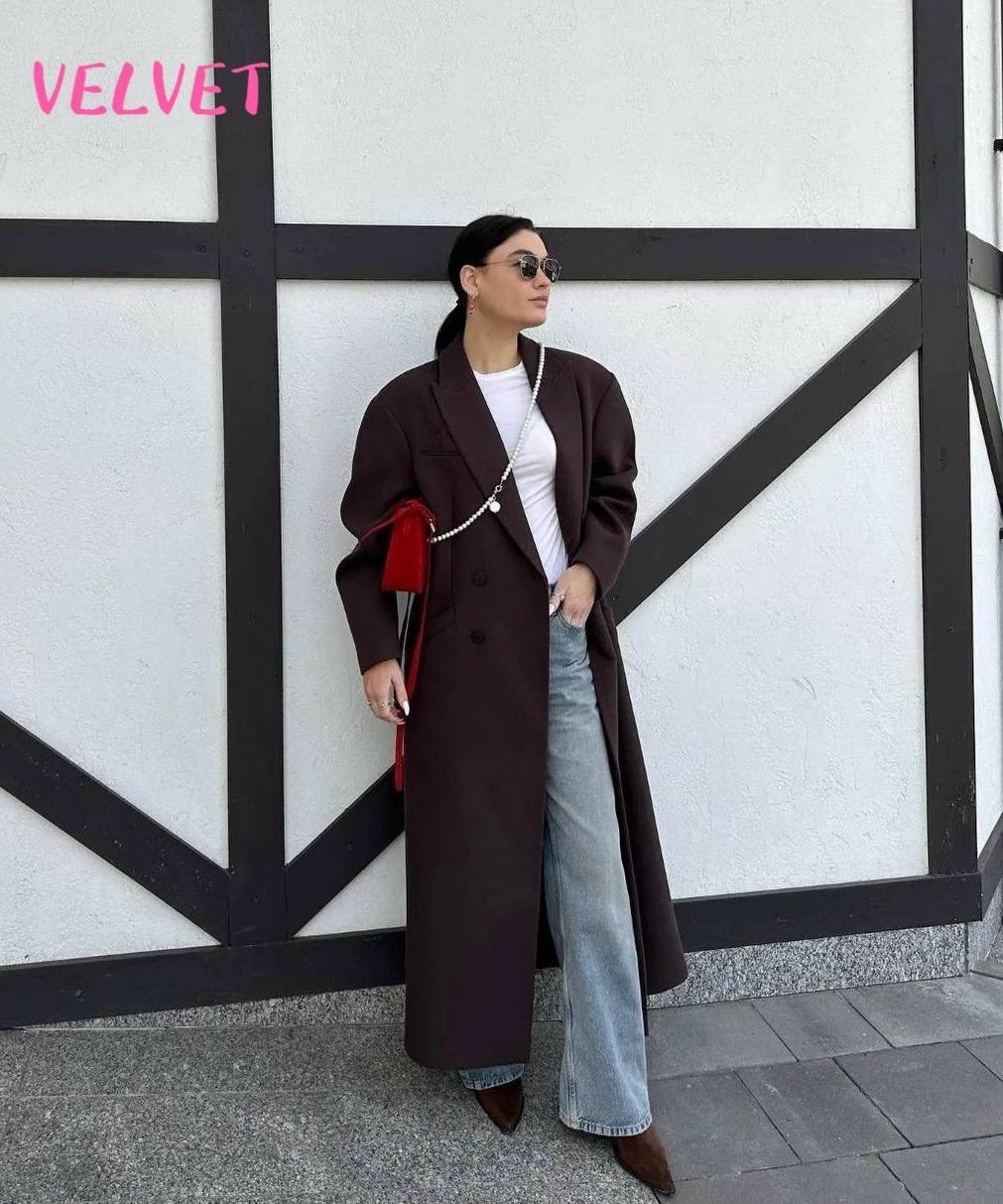 пальто,образ с коричневым пальто,длинные пальто,коричневое пальто,пальто тренд 2026 женское