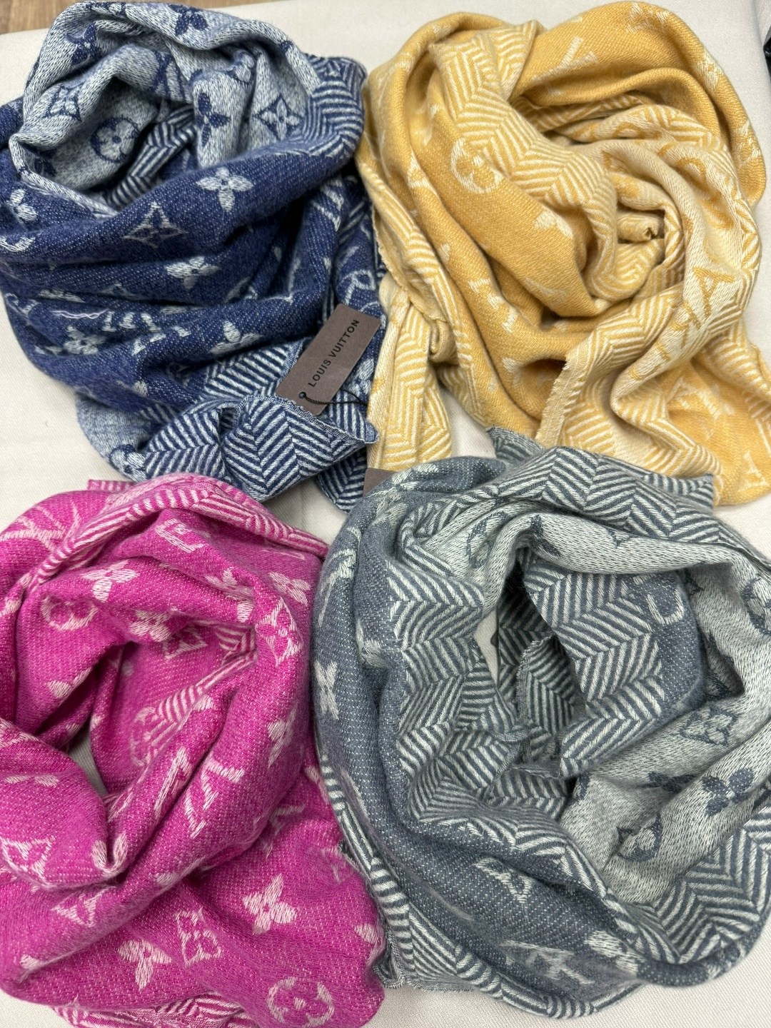 розовый платок луи виттон,платок луи виттон,шарф луи виттон,палантин женские,платок луи витон