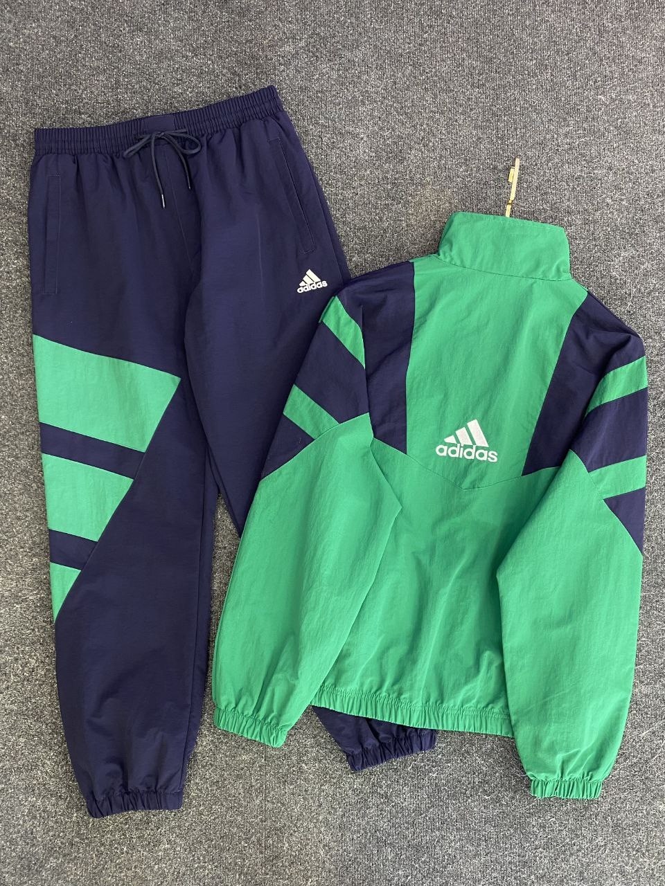 спортивный костюм adidas,мужской спортивный костюм adidas,спортивный костюм adidas 90х,ретро спортивный костюм adidas,спортивный костюм мужской адидас из 90 х