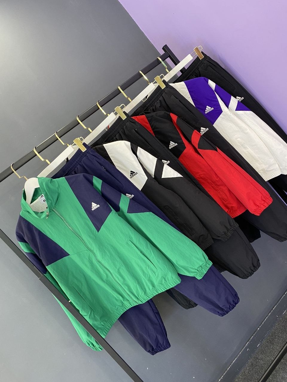 спортивный костюм adidas,мужской спортивный костюм adidas,спортивный костюм adidas 90х,ретро спортивный костюм adidas,спортивный костюм мужской адидас из 90 х