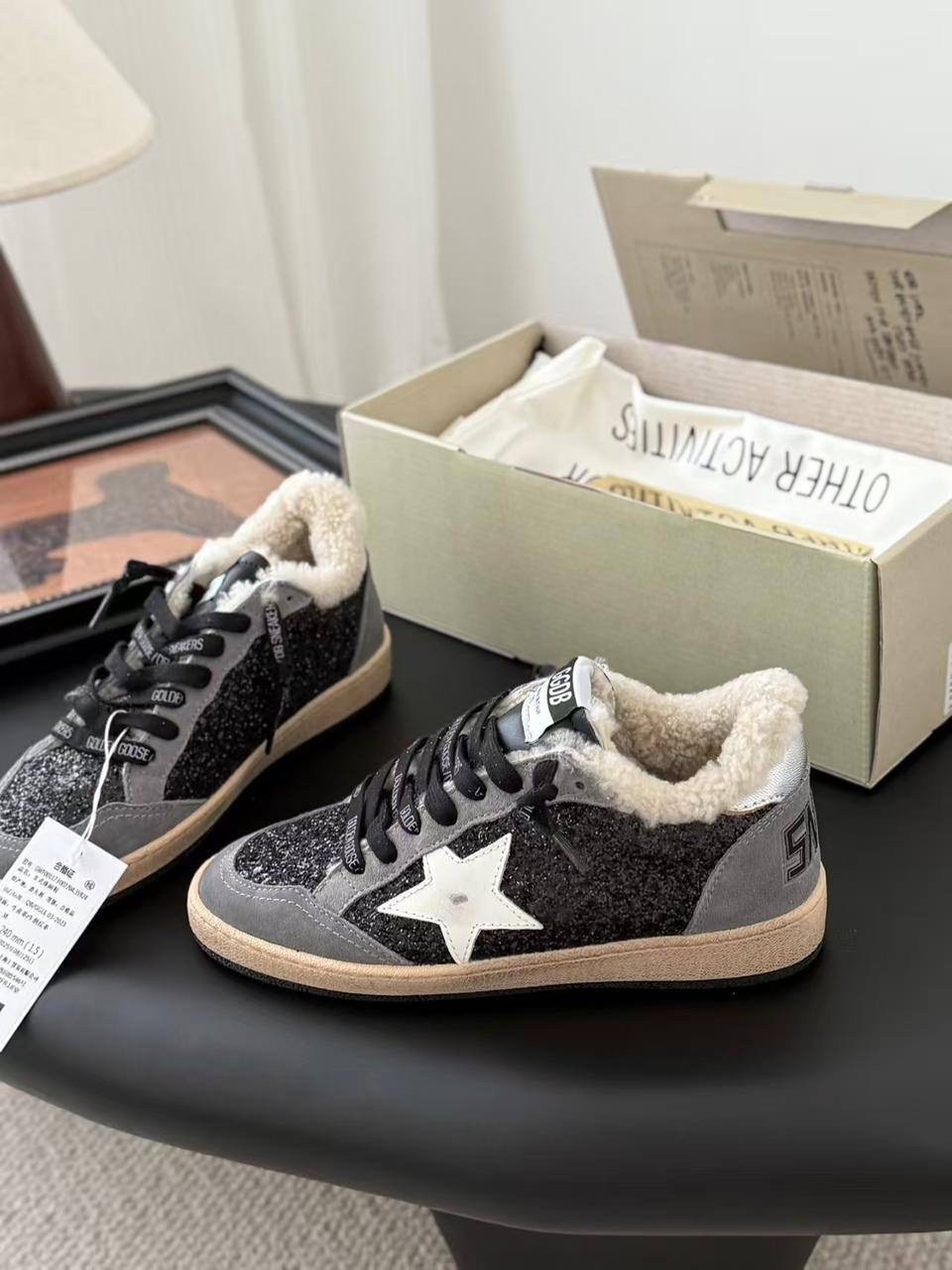 ,кеды golden goose,кроссовки golden goose с пайетками на платформе,кеды зимние женские golden goose модель 618592,кеды зимние с натуральным мехом golden goose premium shoes