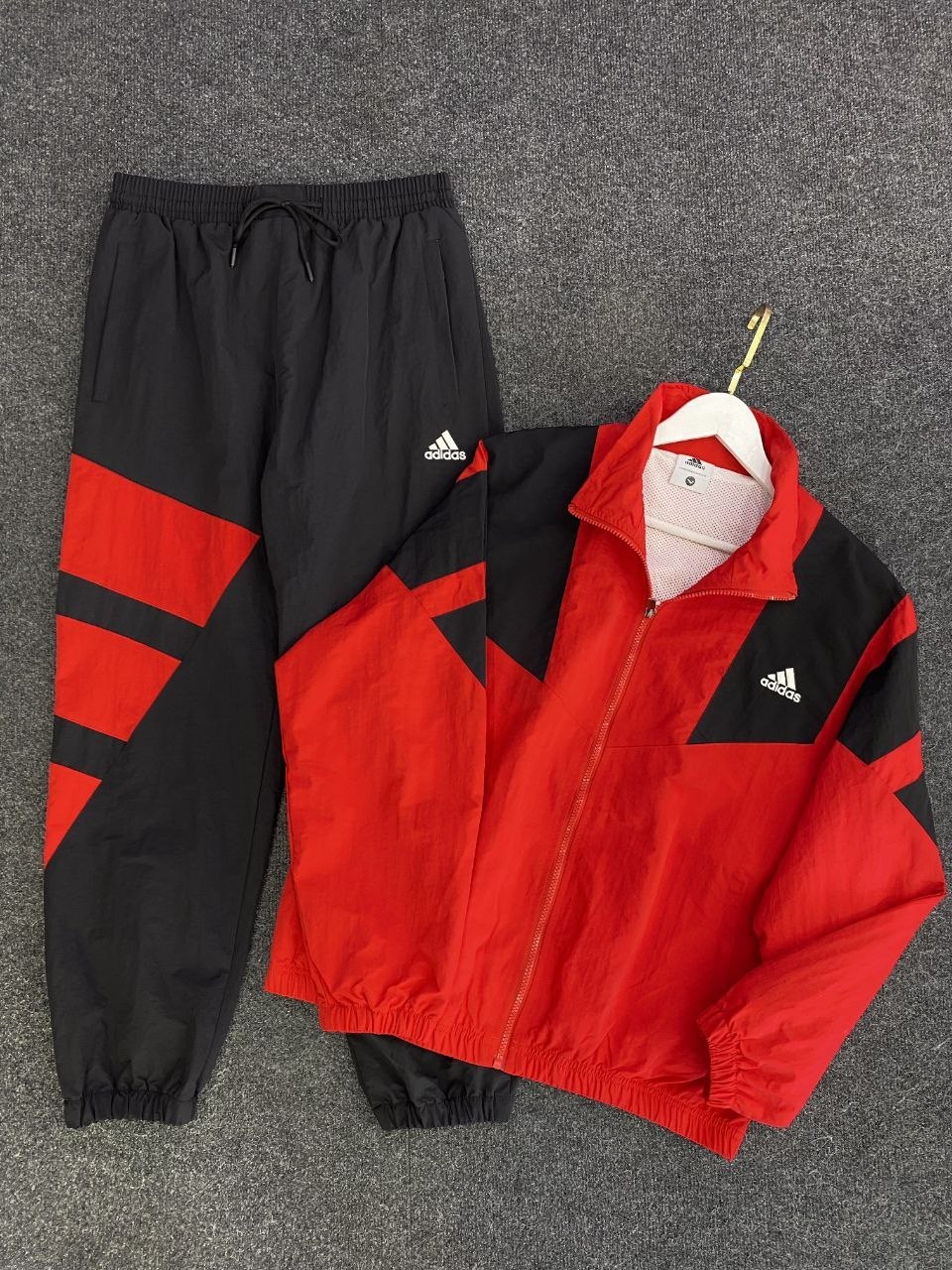 спортивный костюм adidas,мужской спортивный костюм adidas,спортивный костюм adidas 90х,ретро спортивный костюм adidas,спортивный костюм мужской адидас из 90 х