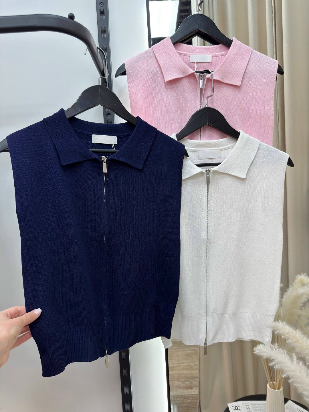 вязаные жилеты,трикотажный жилет,жилет женский трикотажный,кофта женская,трикотажная без рукавов