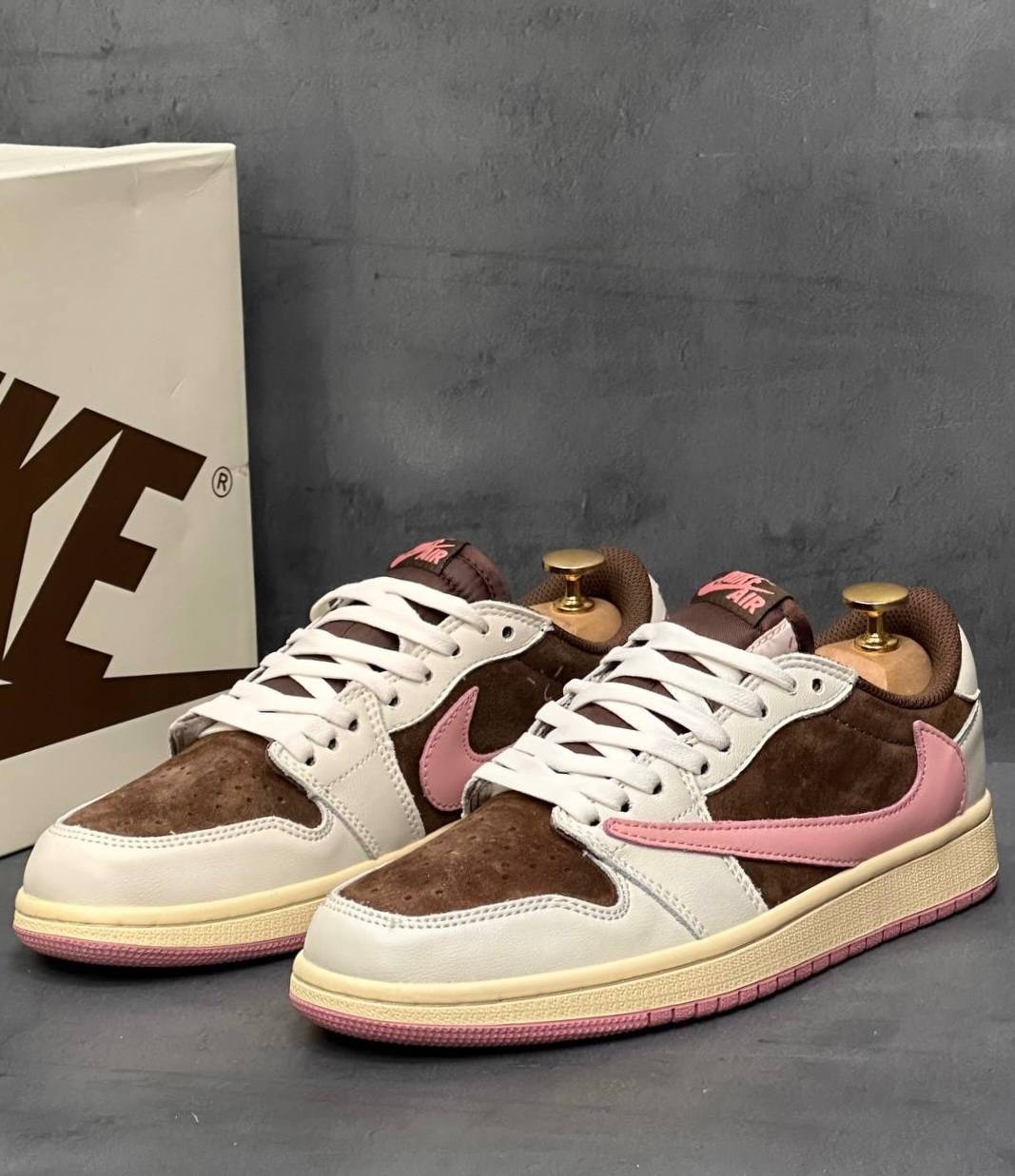 кроссовки nike travis scott x air jordan 1 low,кеды travis scott x air jordan 1 pink oxford,кроссовки nike travis scott x air jordan 1,nike air jordan 1 low travis scott,кроссовки nike air jordan 1 lo